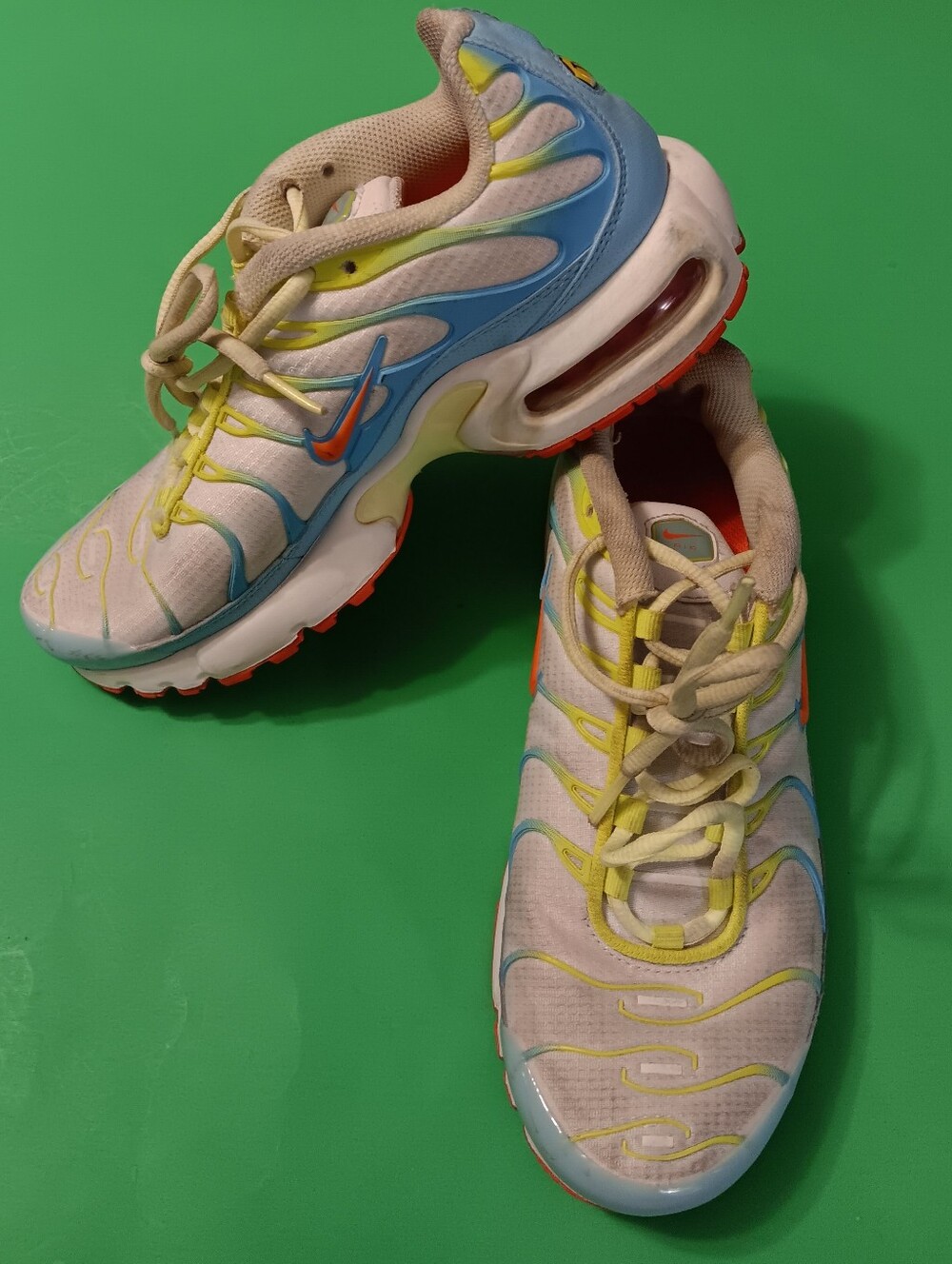 Nike TN Air Max Spring Running Shoes (CJ9930-400)Preowned Colorful Youth Size 6